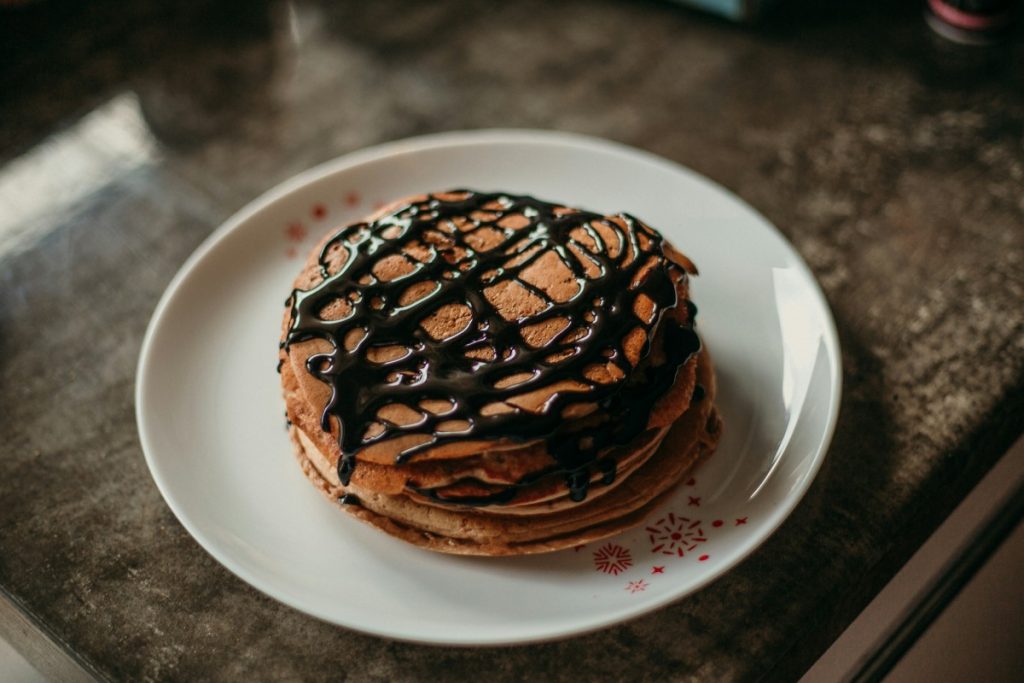 Pfannkuchen mit Schokoladensauce